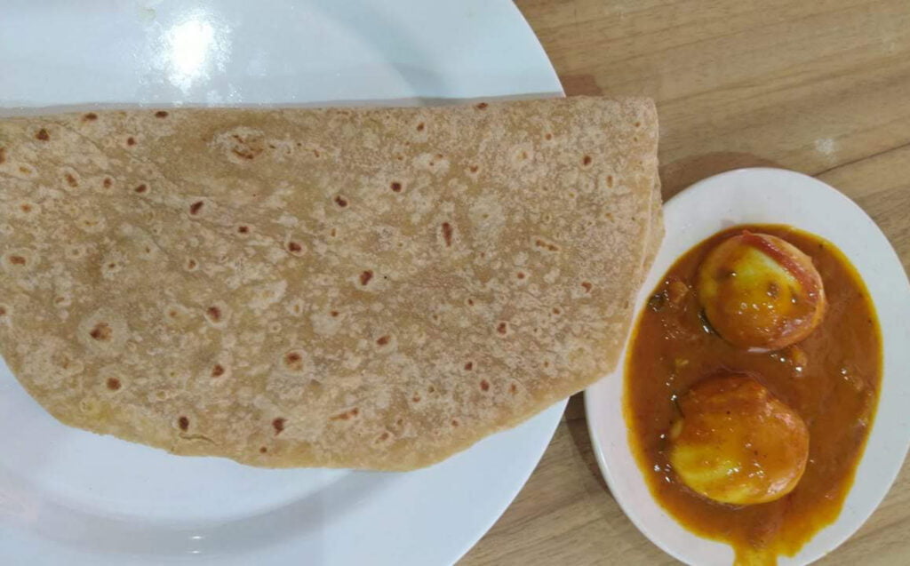 Kopitams egg curry and chapati eat in singapore